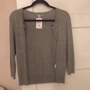 never worn super cute gray sweater